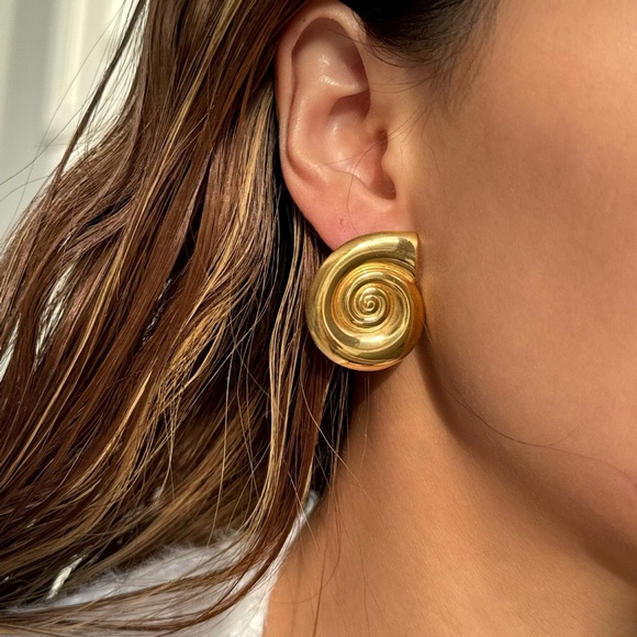 18K Gold Plated Shell Earrings*Swirl Earrings*Spiral Earrings*Ocean Inspired - Picture 2 of 4